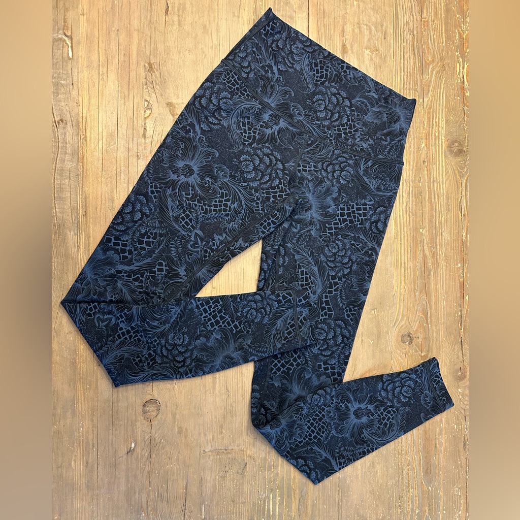 Limited Edition Lululemon Black & Blue Fish Print Leggings